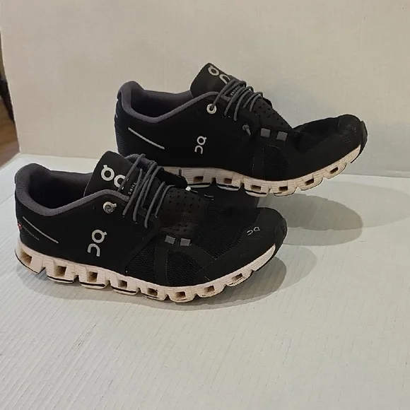 On Cloud 5 Running Women's Black and White Sneakers Size 9 - Picture 2 of 10